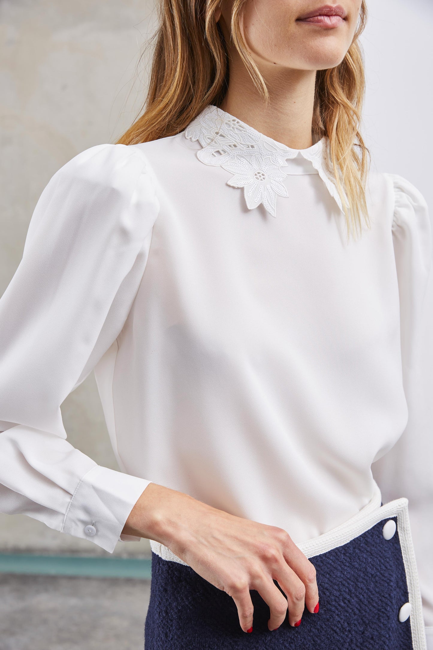 BLOUSE BLANCHE À COL PAILLETÉ