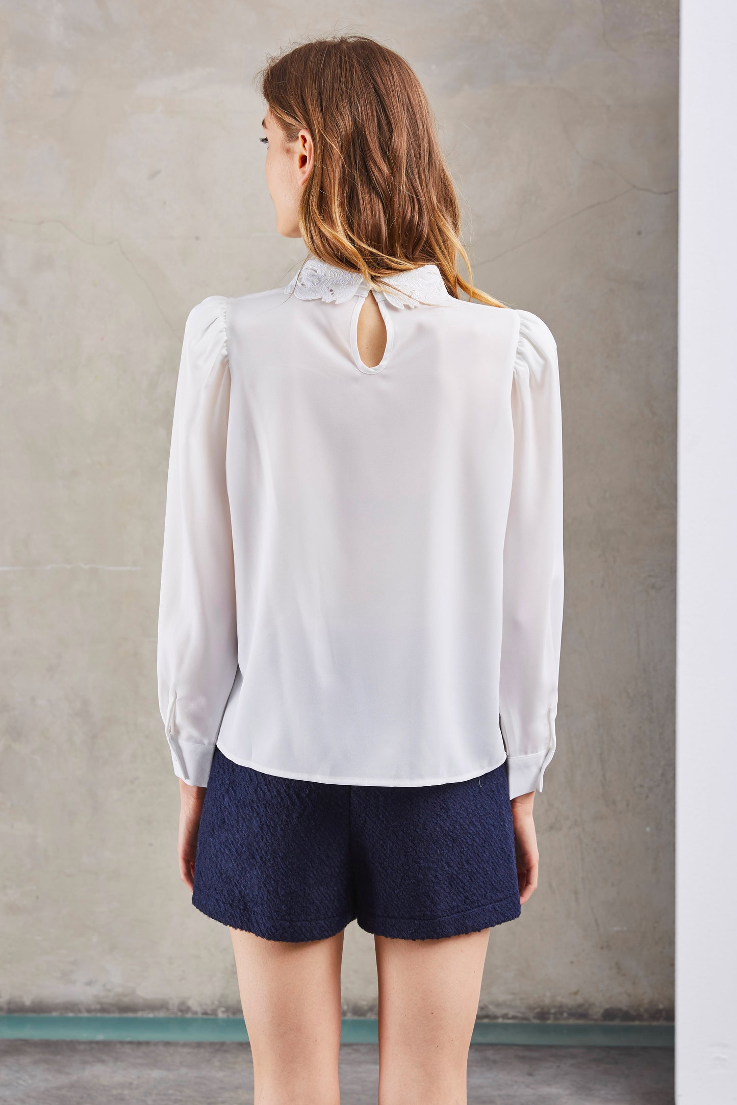 BLOUSE BLANCHE À COL PAILLETÉ