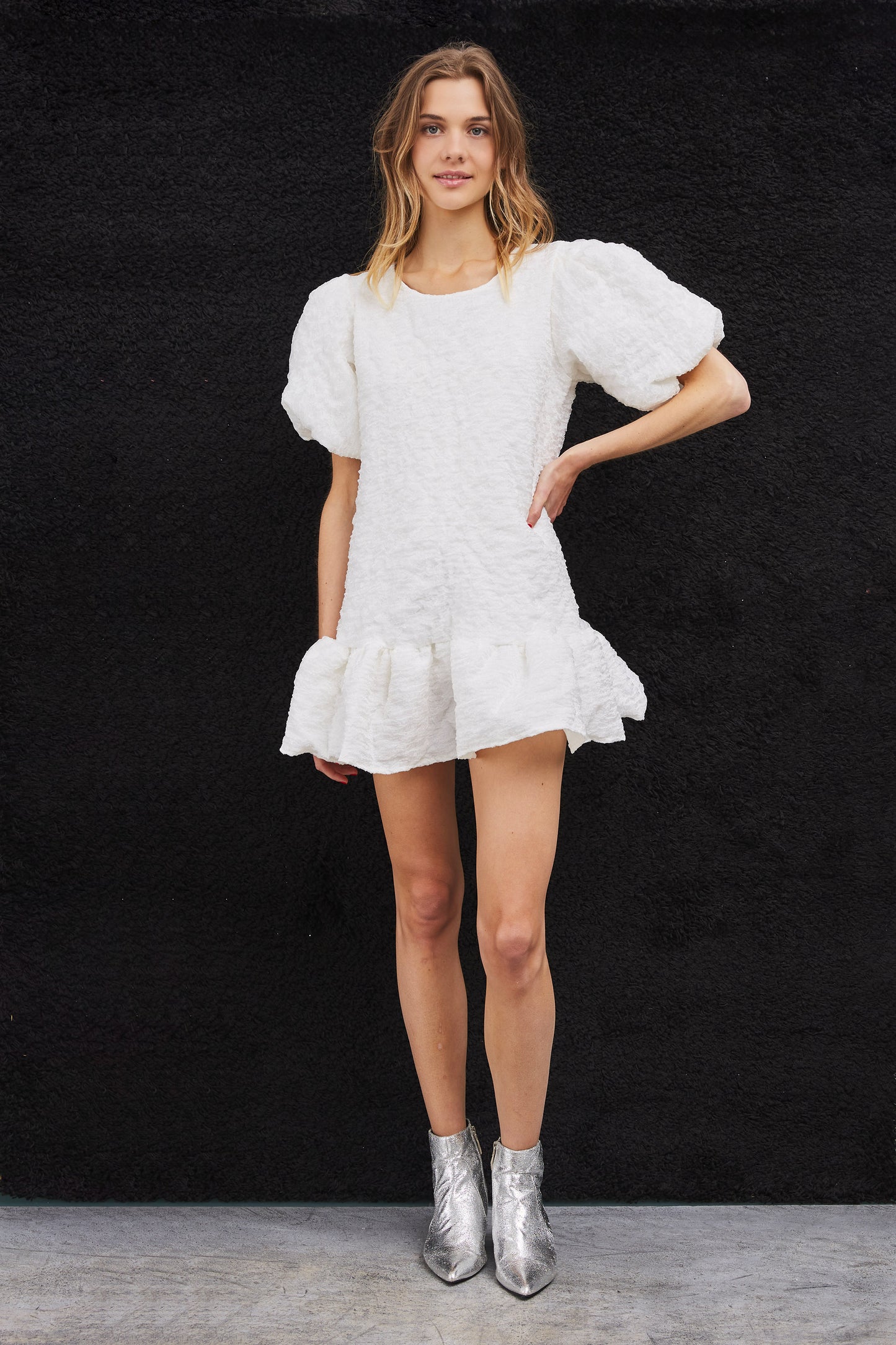 SHORT BALLOON SLEEVE DRESS