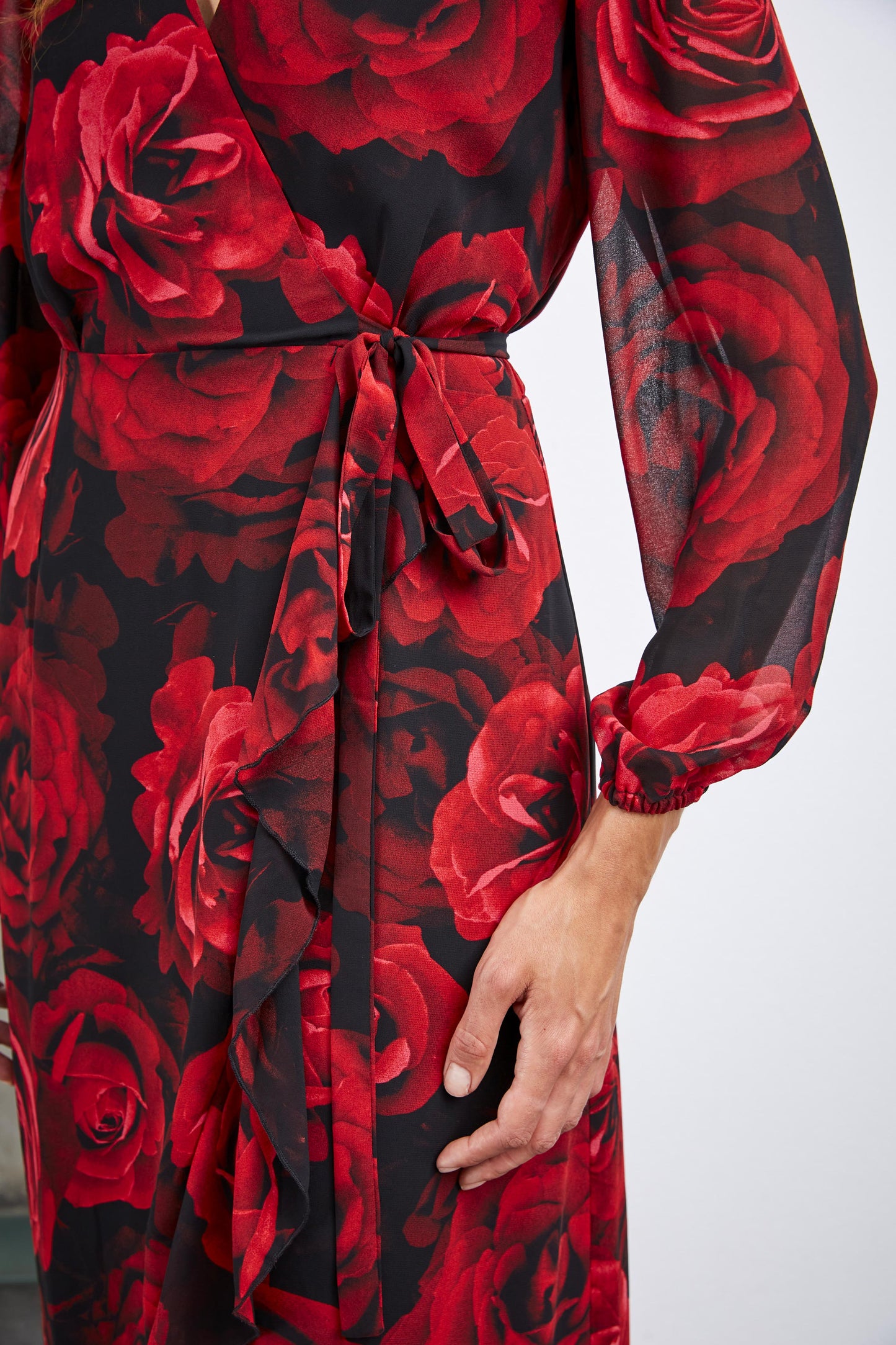 ROBE PORTEFEUILLE LONGUE À FLEURS ROUGES