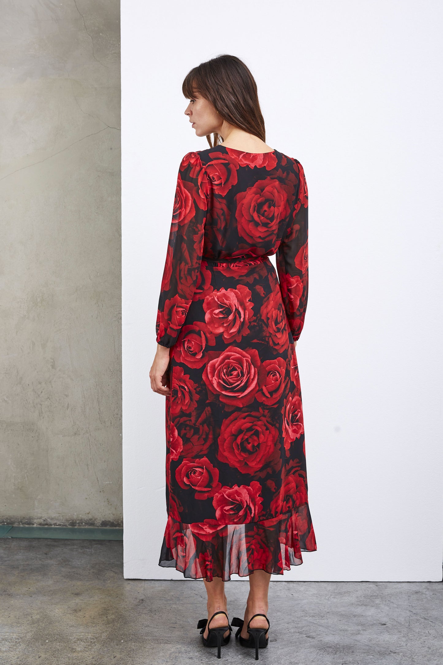 ROBE PORTEFEUILLE LONGUE À FLEURS ROUGES