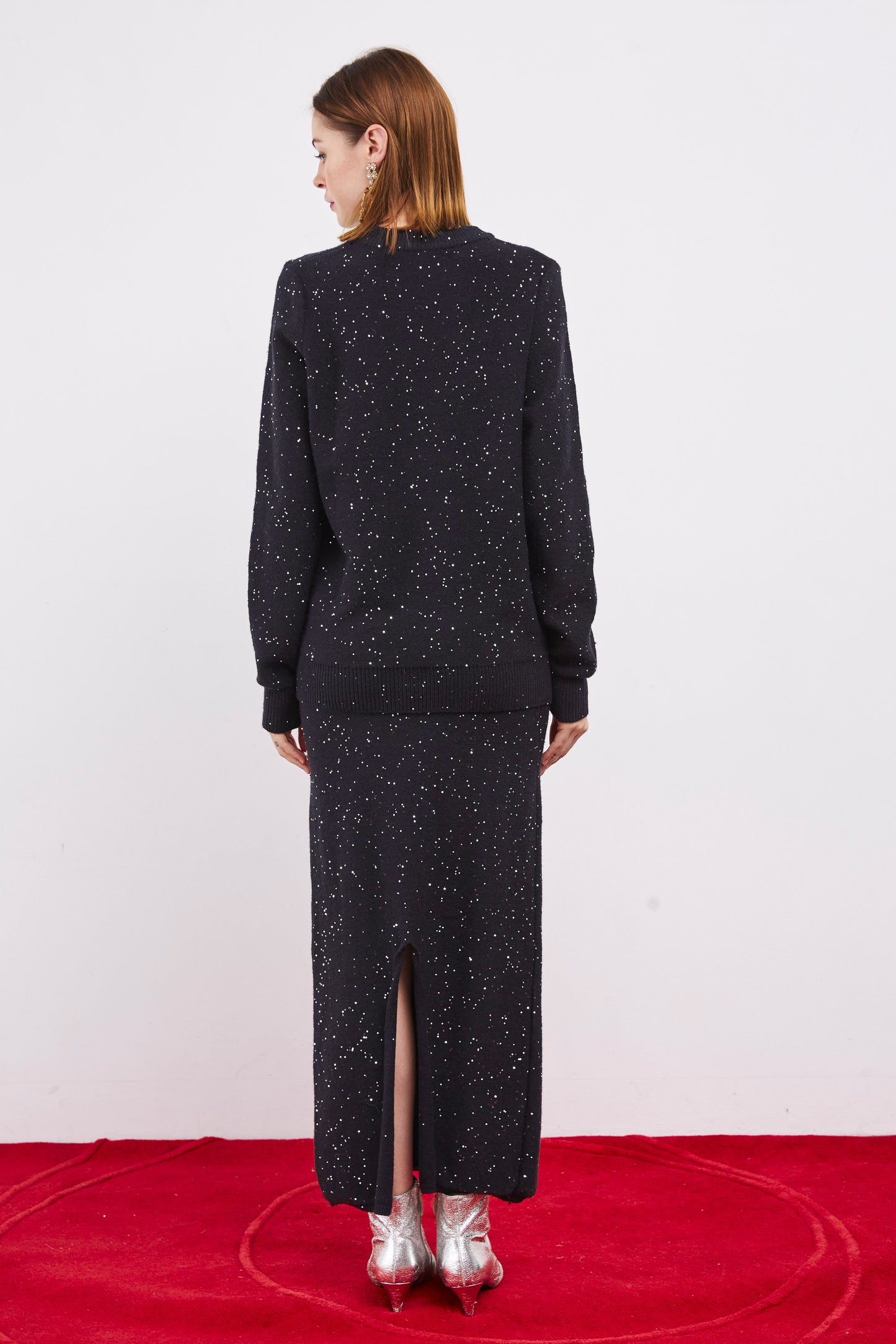 ENSEMBLE EN MAILLE PULL ET JUPE À STRASS